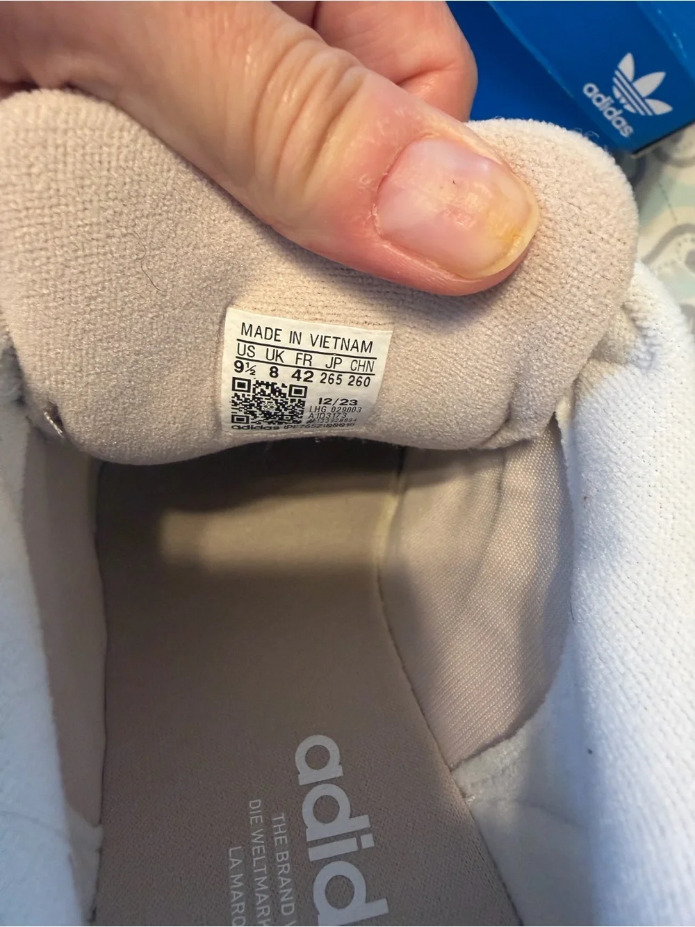 Women 9.5 Adidas with box. Beige-pale pink EXCELLENT Condition